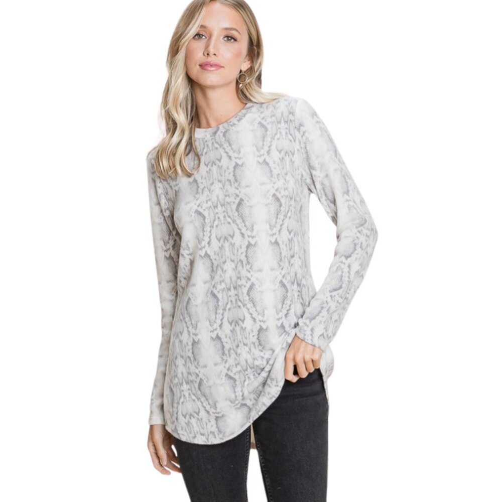 ✨5/$25✨ Marla Animal Print Top Size S + M - Picture 2 of 5